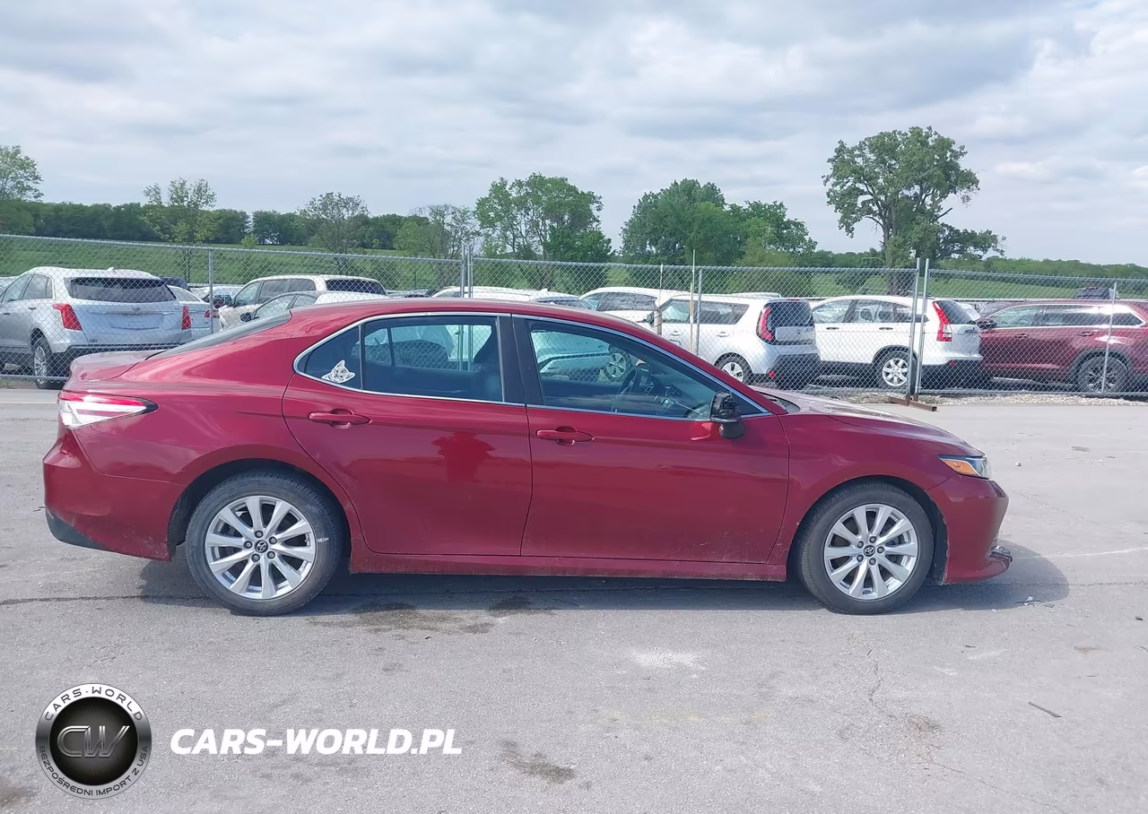 2018 Toyota Camry Le VIN:4T1B11HK7JU505296 - 13