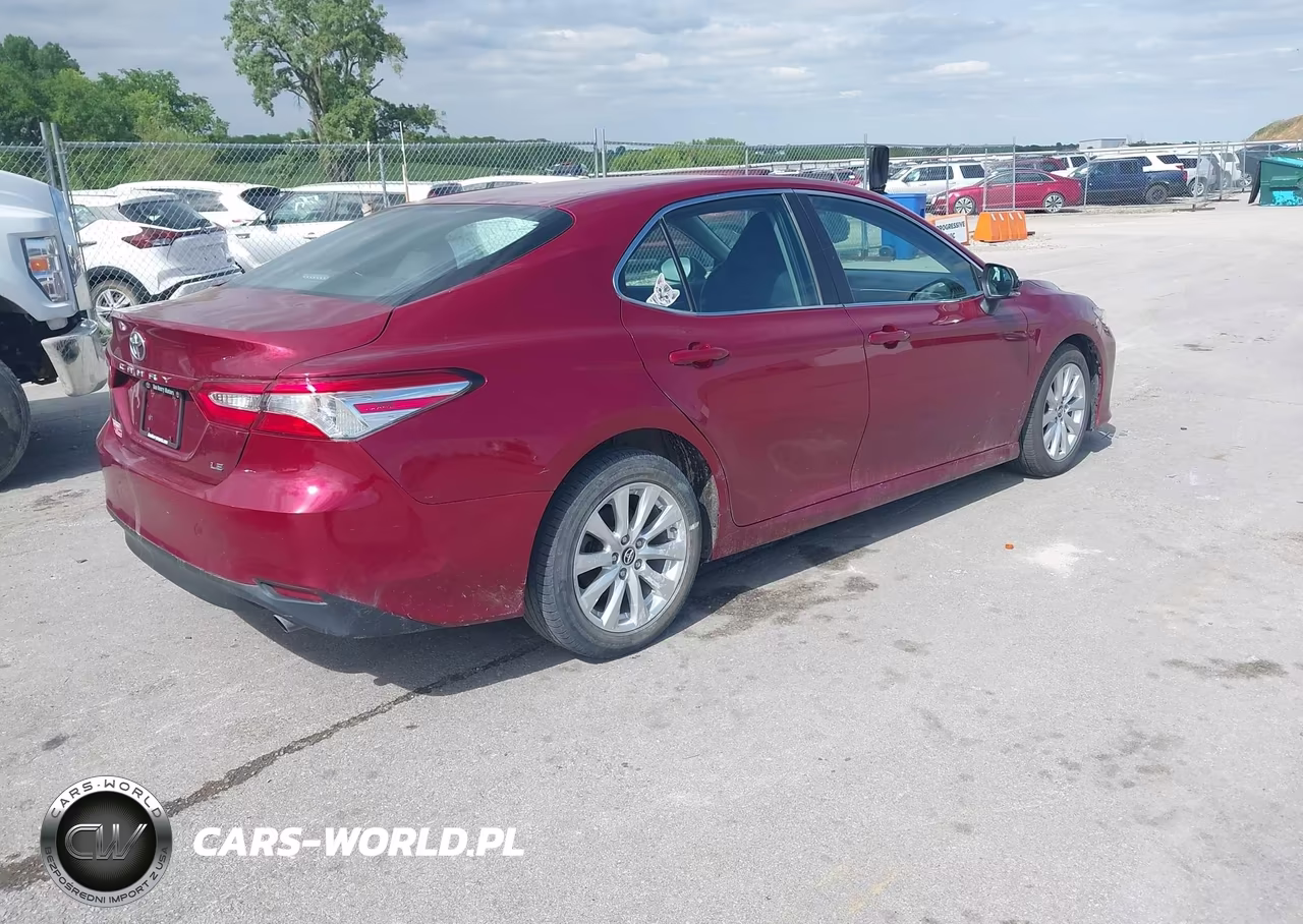 2018 Toyota Camry Le VIN:4T1B11HK7JU505296 - 4