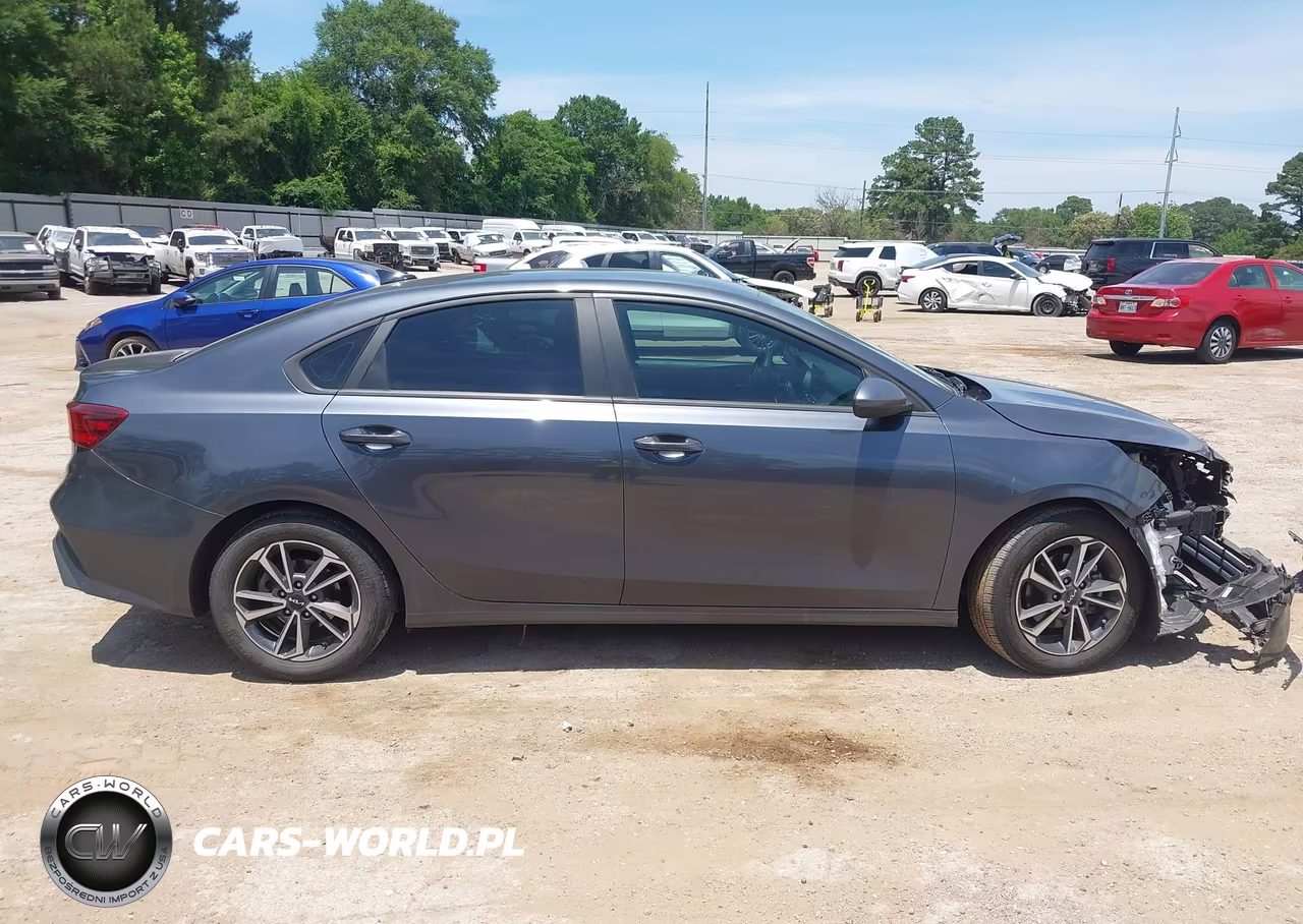 2022 Kia Forte Lxs VIN:3KPF24AD4NE480684 - 13
