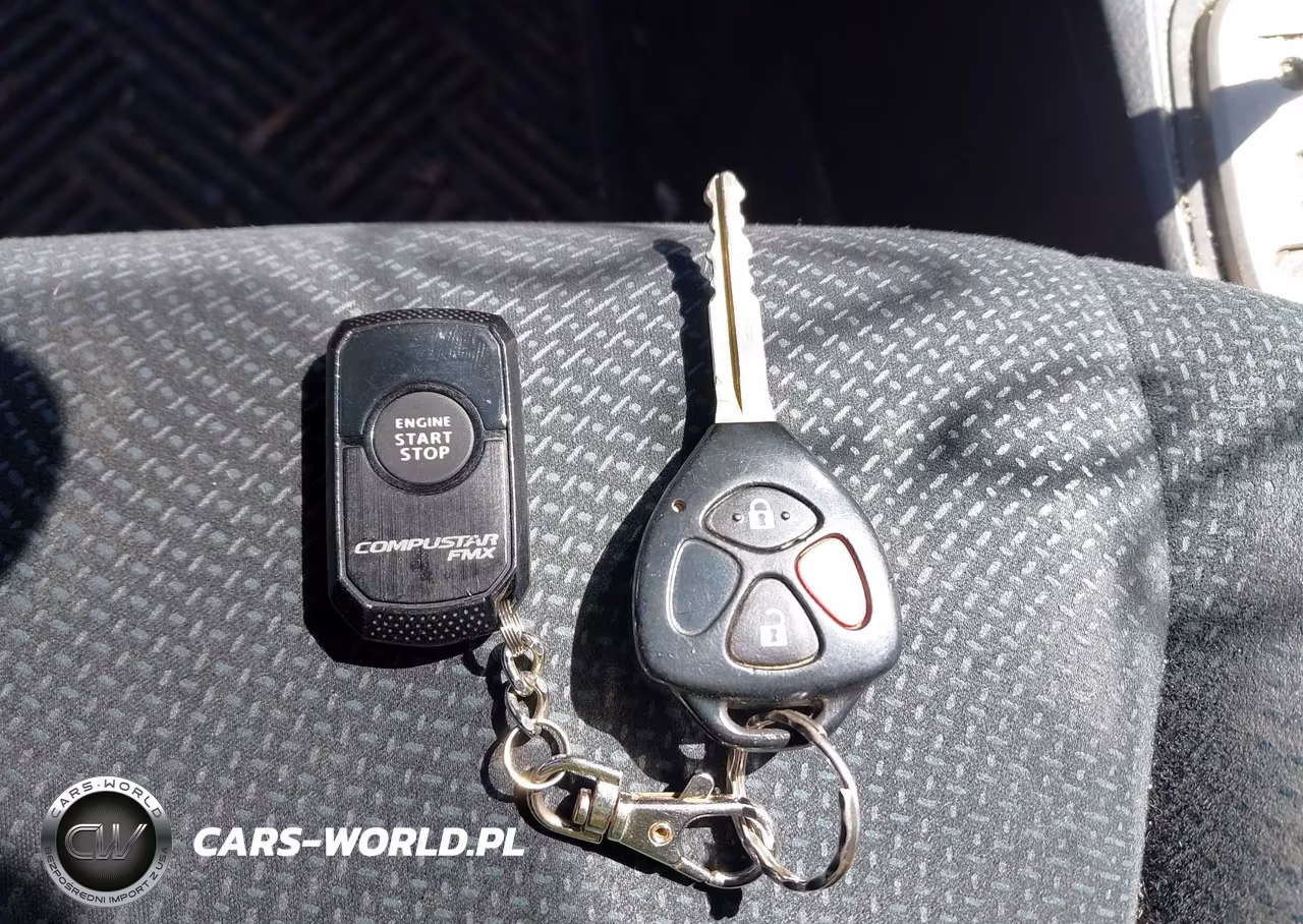 2011 Toyota Yaris VIN:JTDBT4K35BL001032 - 11