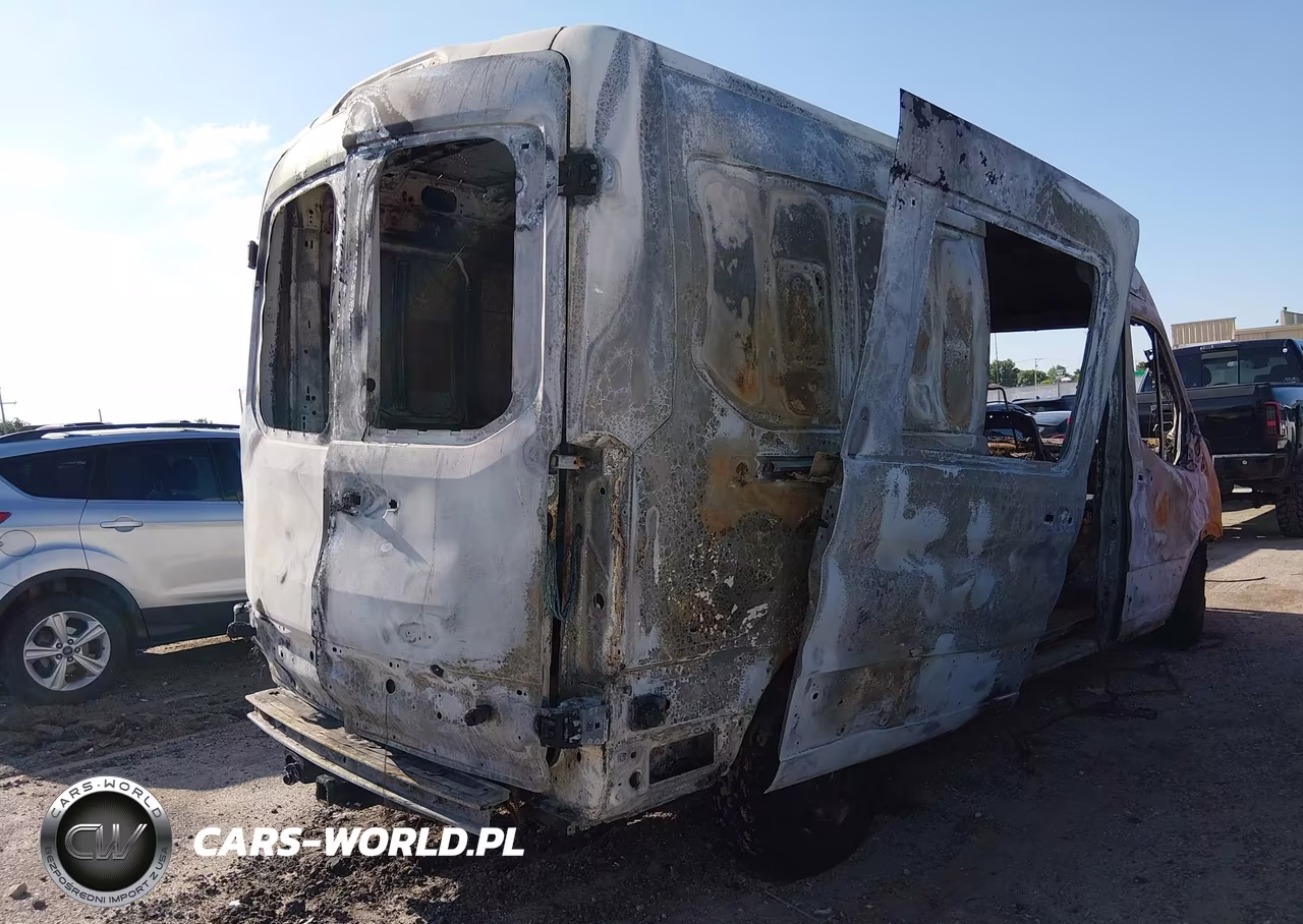2018 Ford Transit-350 VIN:1FTBW2CV0JKB14399 - 4
