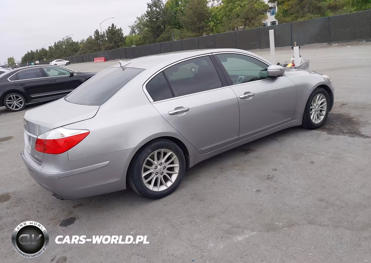 2010 Hyundai Genesis 3.8 VIN:KMHGC4DE4AU081464 - 4