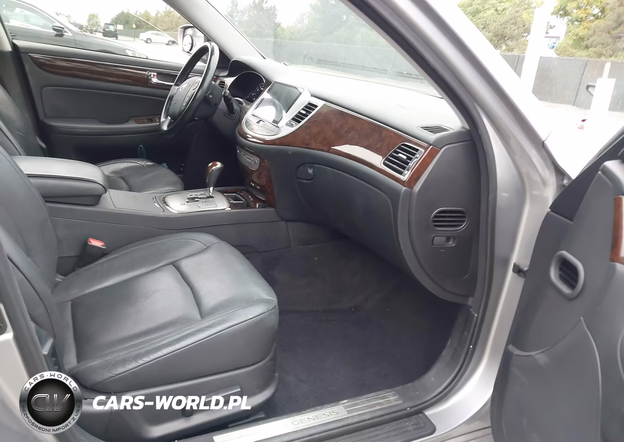 2010 Hyundai Genesis 3.8 VIN:KMHGC4DE4AU081464 - 5