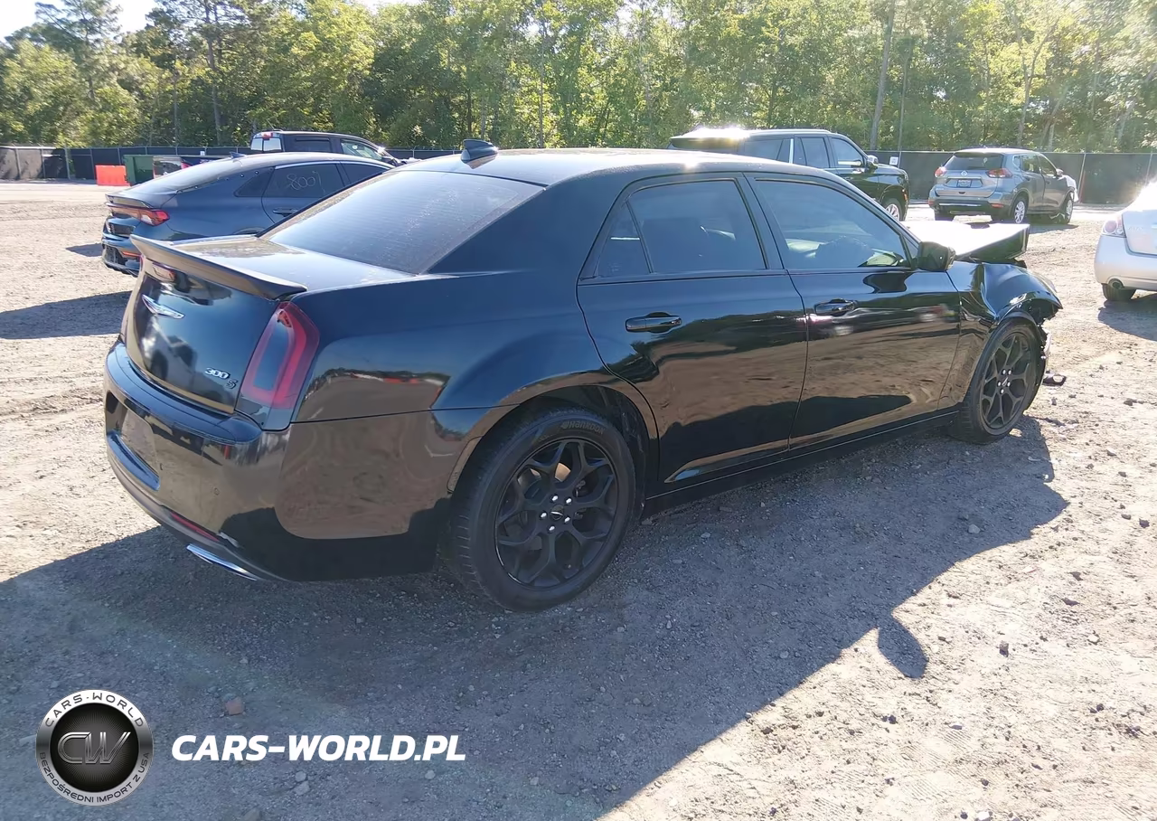 2015 Chrysler 300 300S VIN:2C3CCAGG3FH767458 - 4