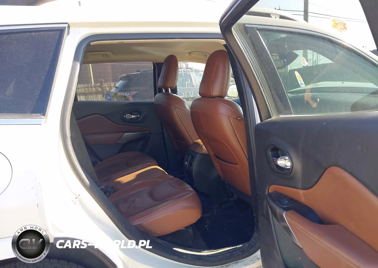2019 Jeep Cherokee Overland 4X4 VIN:1C4PJMJX2KD243836 - 8