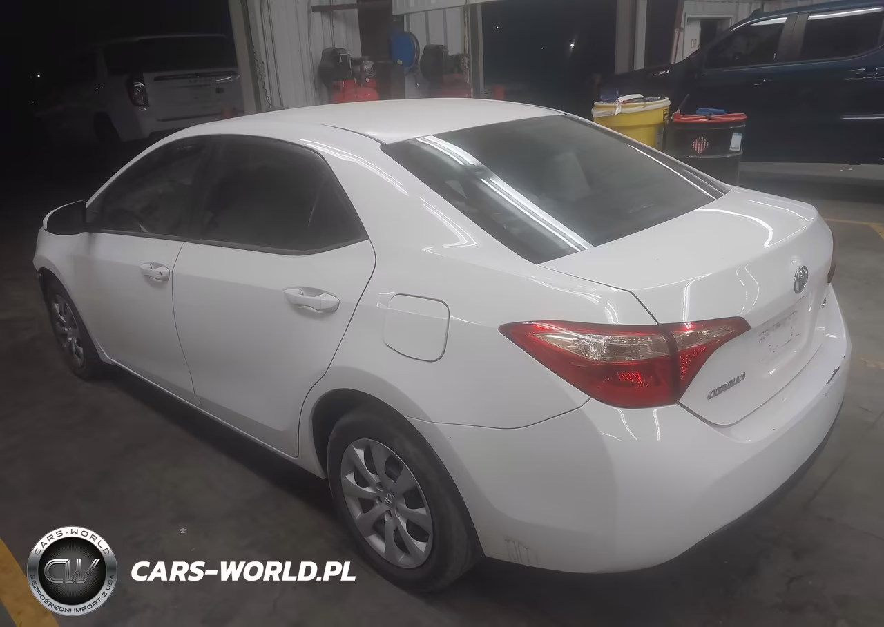 2018 Toyota Corolla L-Le-Xle-Se-Xse VIN:5YFBURHE8JP821923 - 3