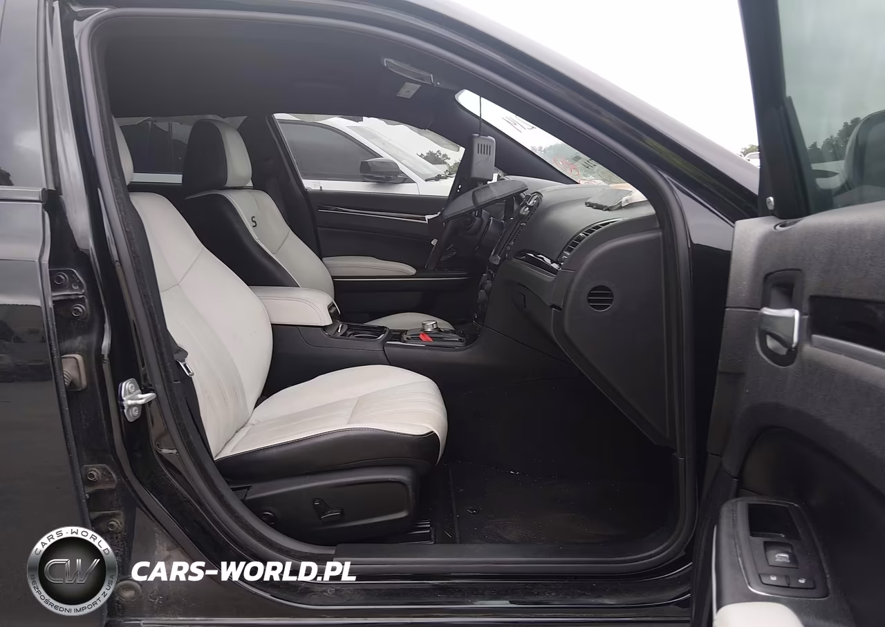 2019 Chrysler 300 300S VIN:2C3CCABG6KH686097 - 5