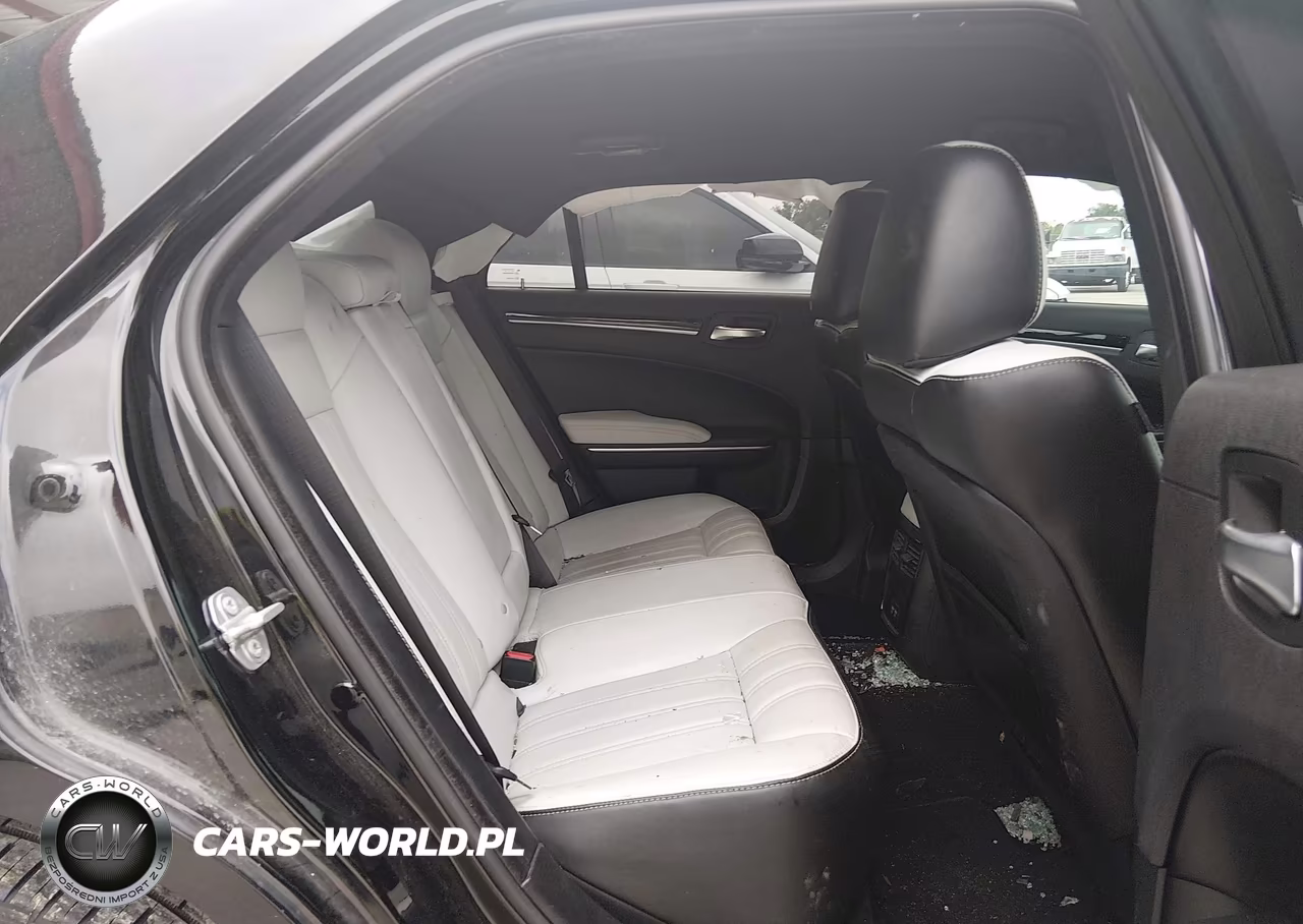 2019 Chrysler 300 300S VIN:2C3CCABG6KH686097 - 8