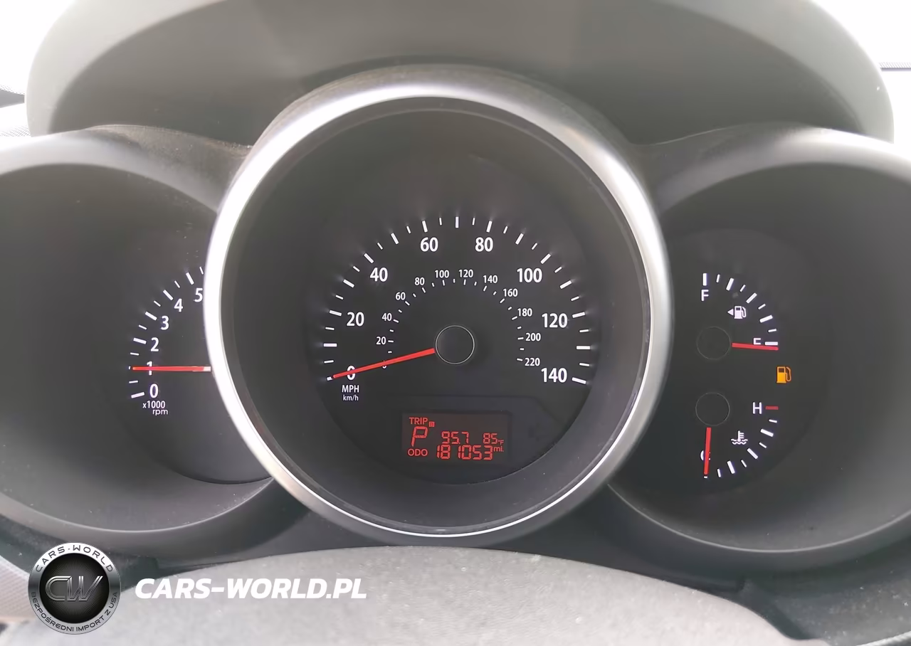 2012 Kia Soul + VIN:KNDJT2A63C7435147 - 7