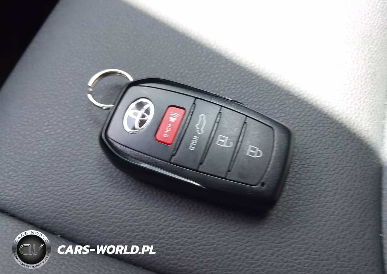 2026 Toyota Corolla Cross Xle VIN:7MUDAABG6TV155223 - 11