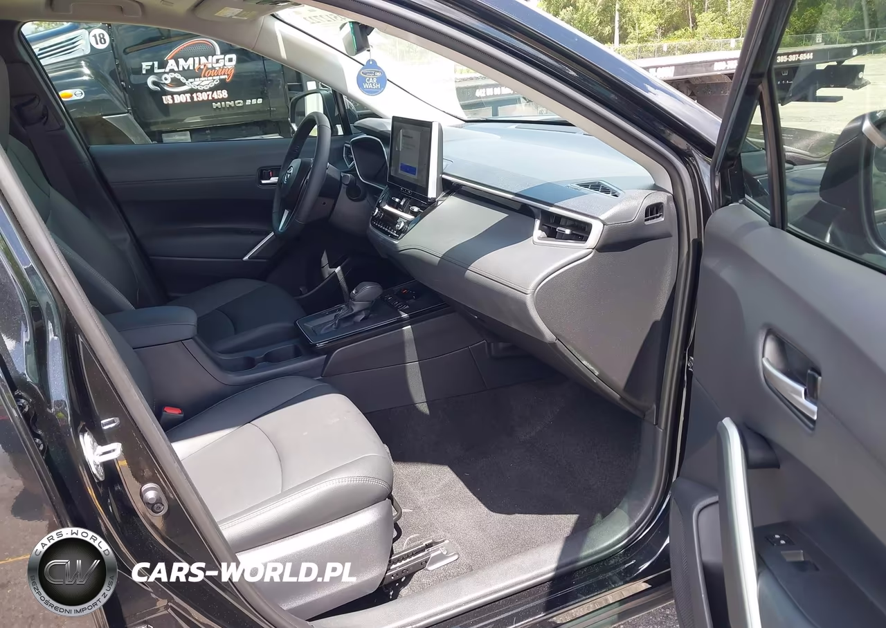 2026 Toyota Corolla Cross Xle VIN:7MUDAABG6TV155223 - 5