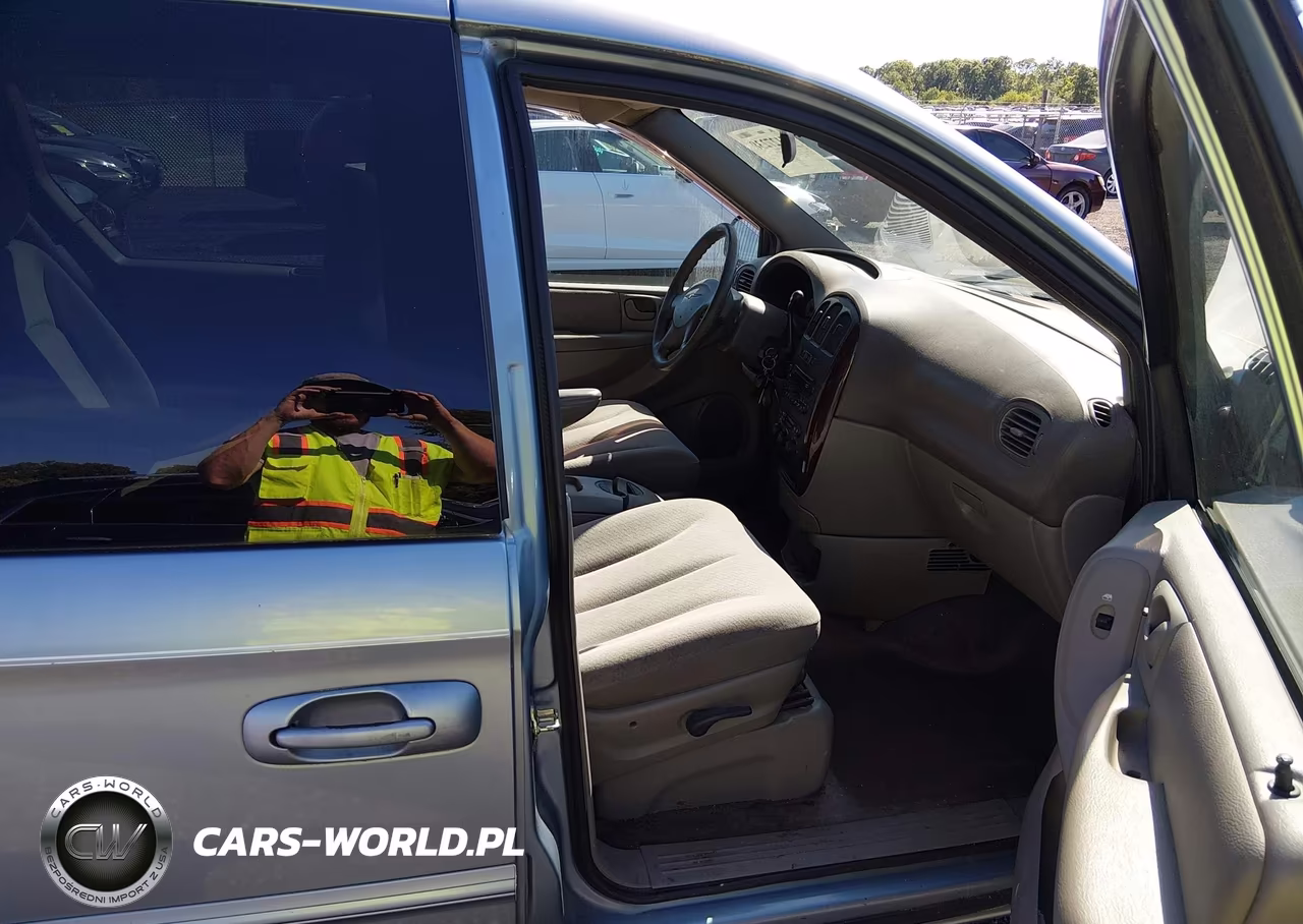 2003 Chrysler Town & Country Lx VIN:2C4GP44L33R295692 - 5