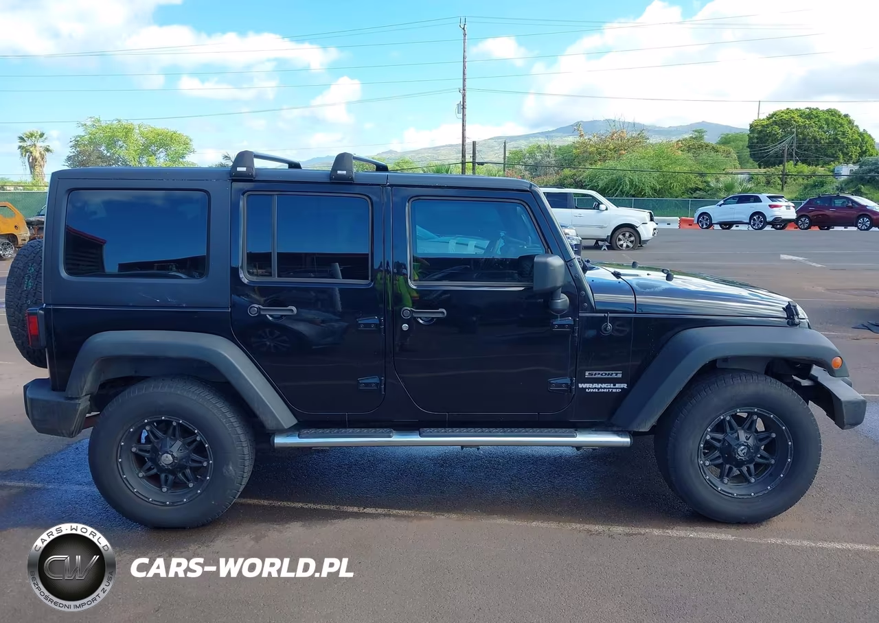 2013 Jeep Wrangler Unlimited Sport VIN:1C4BJWDG7DL504369 - 13