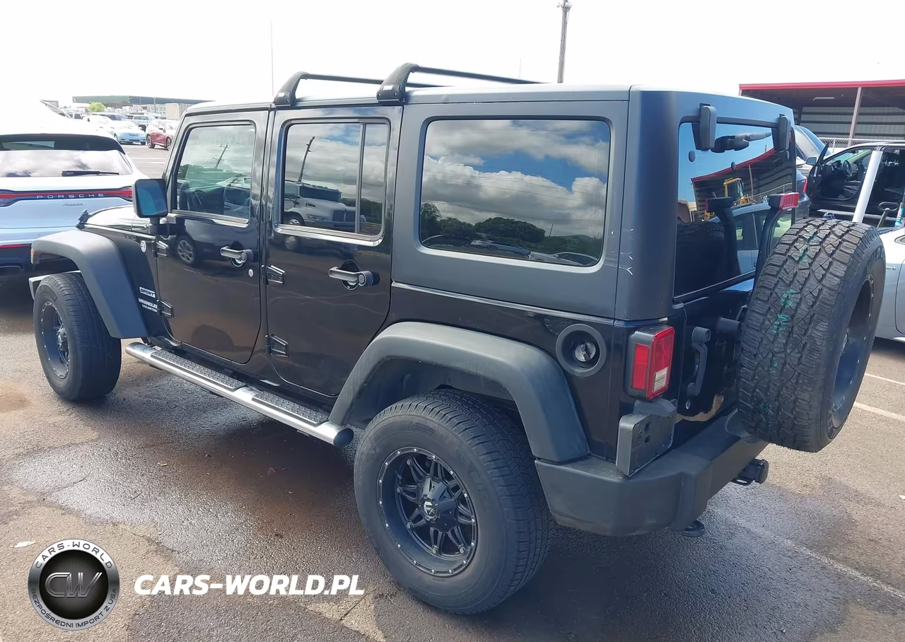 2013 Jeep Wrangler Unlimited Sport VIN:1C4BJWDG7DL504369 - 3