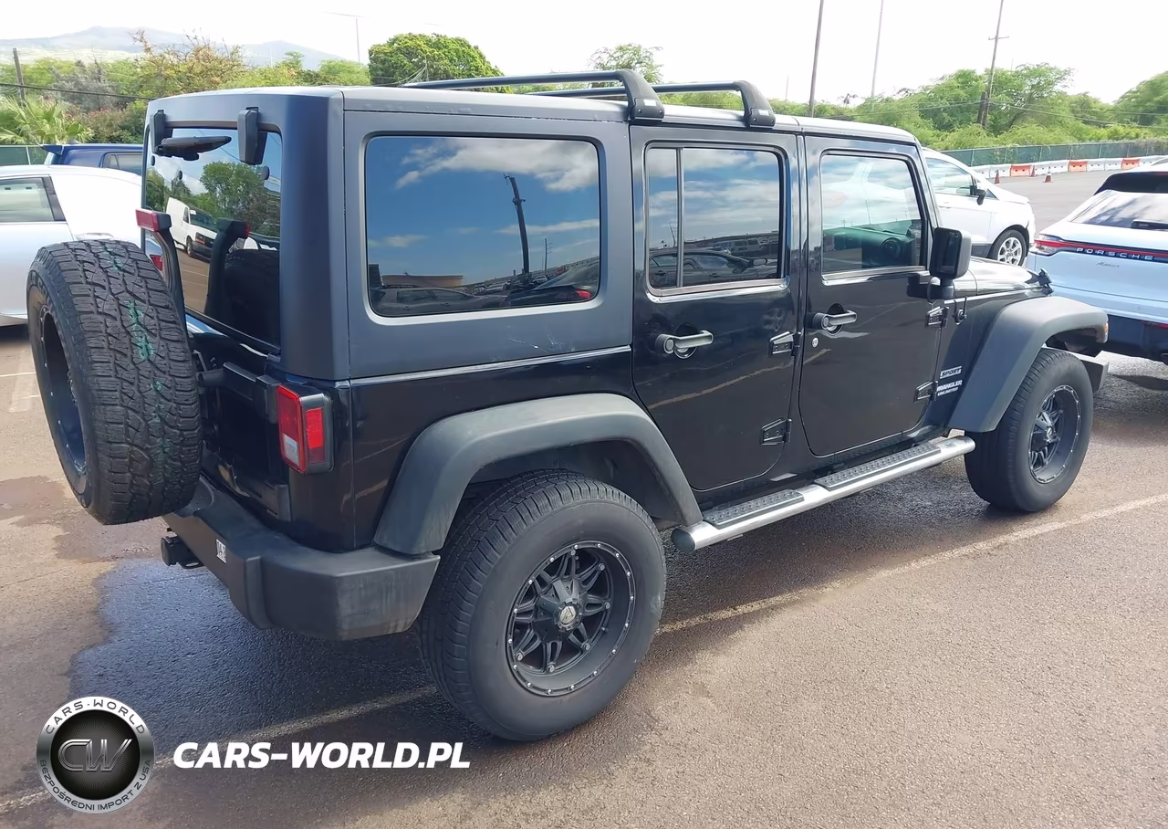 2013 Jeep Wrangler Unlimited Sport VIN:1C4BJWDG7DL504369 - 4