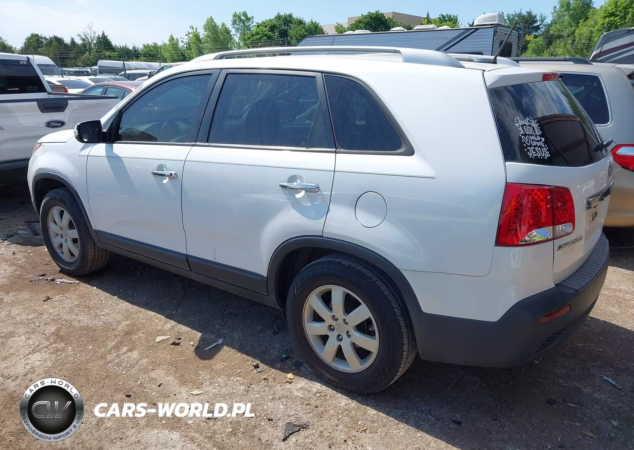 2013 Kia Sorento Lx VIN:5XYKT4A67DG417318 - 3