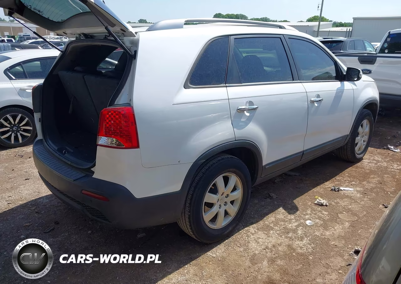 2013 Kia Sorento Lx VIN:5XYKT4A67DG417318 - 4