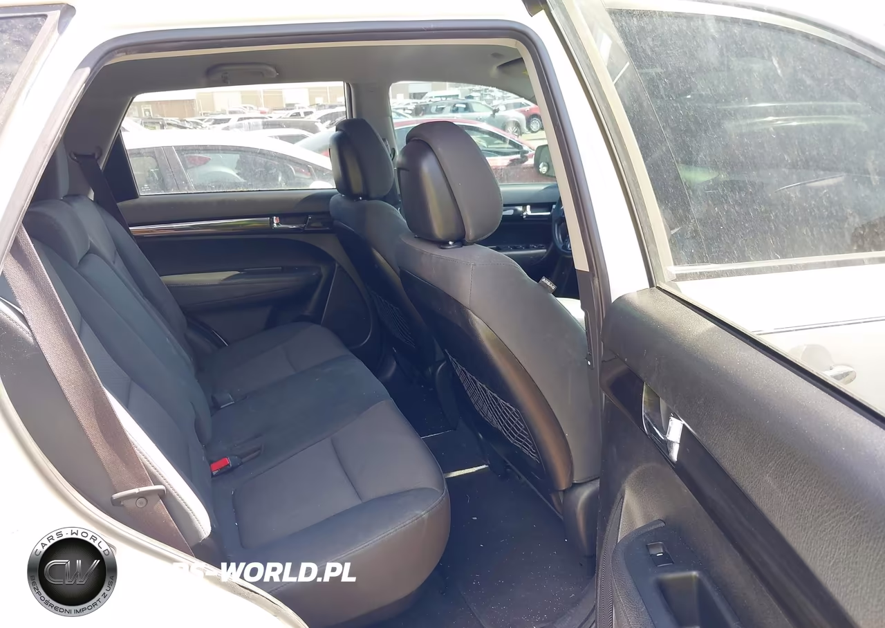 2013 Kia Sorento Lx VIN:5XYKT4A67DG417318 - 8