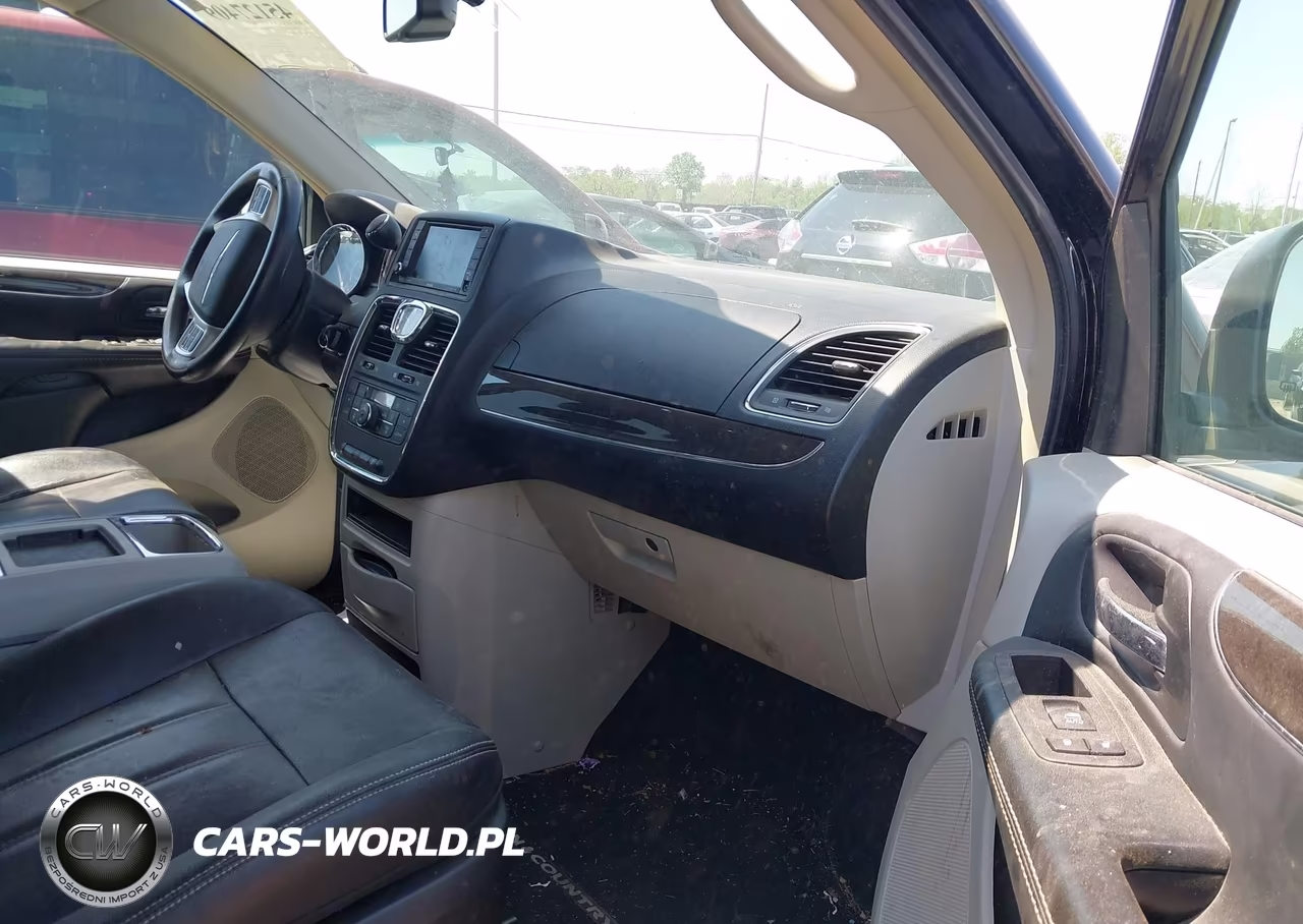 2016 Chrysler Town & Country Touring VIN:2C4RC1BG0GR261286 - 5