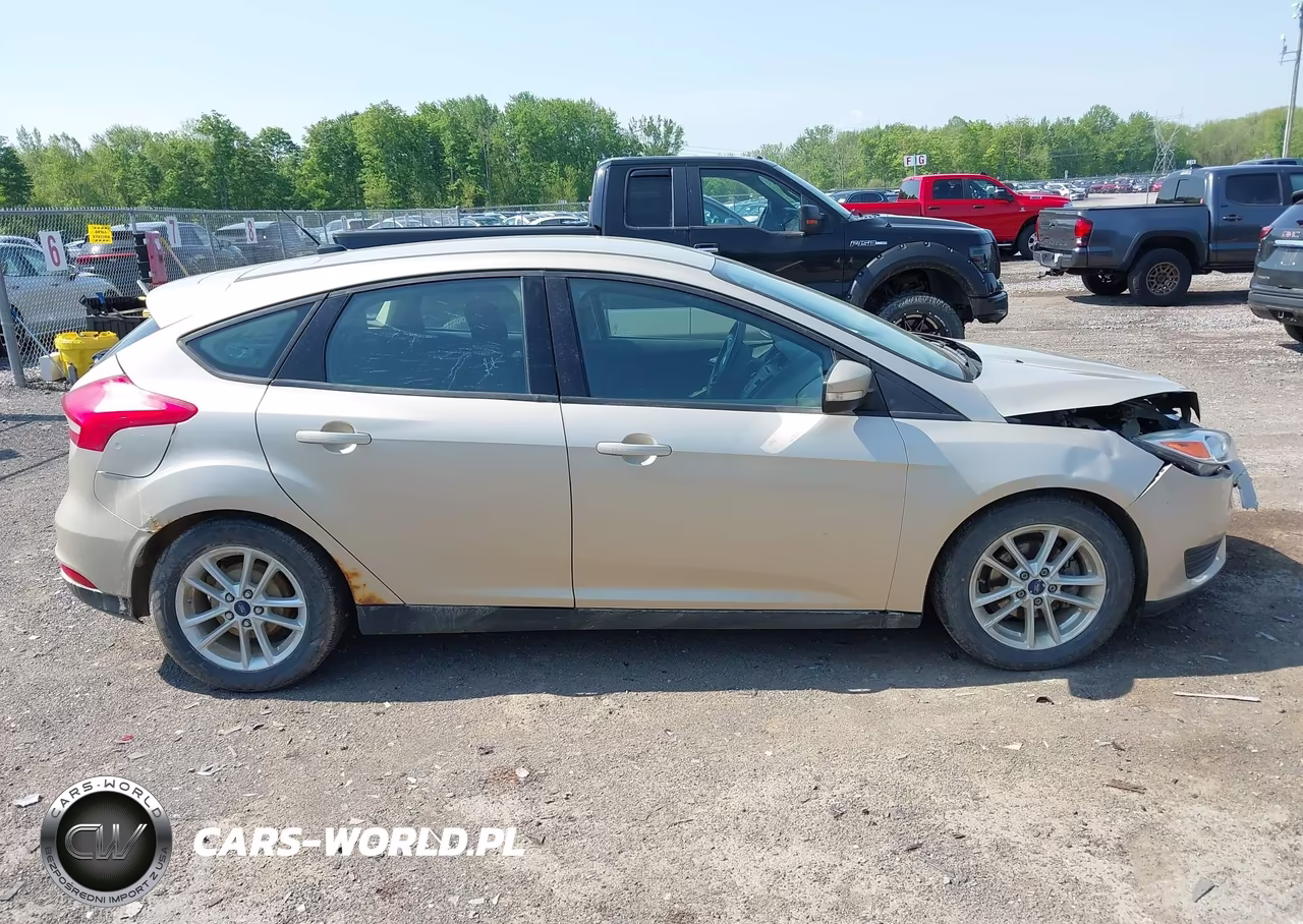 2017 Ford Focus Se VIN:1FADP3K21HL312812 - 13