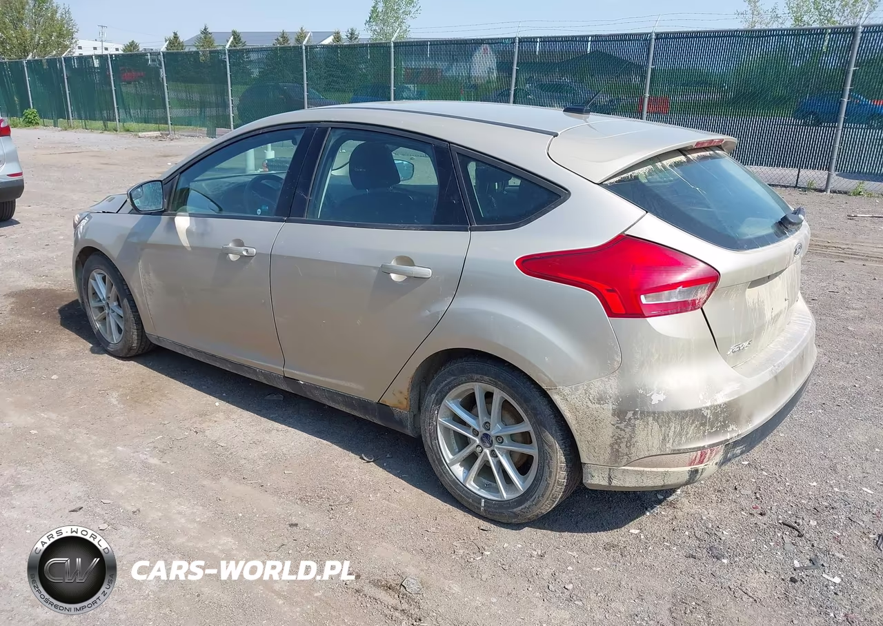 2017 Ford Focus Se VIN:1FADP3K21HL312812 - 3