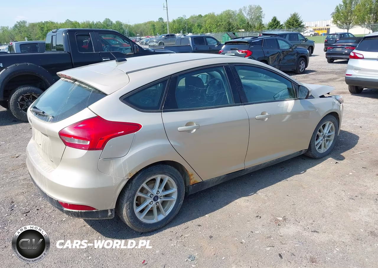 2017 Ford Focus Se VIN:1FADP3K21HL312812 - 4