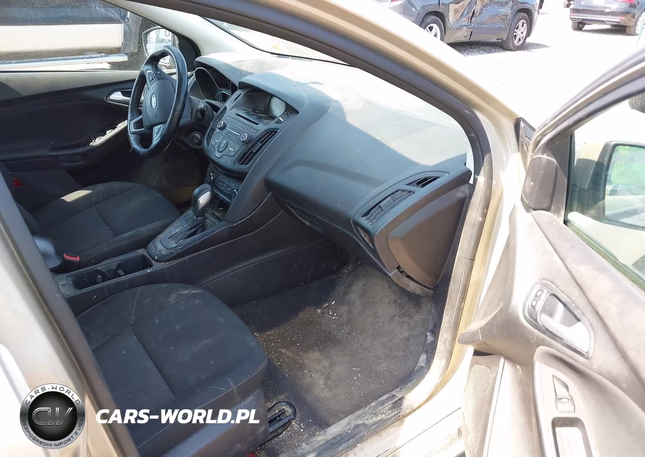 2017 Ford Focus Se VIN:1FADP3K21HL312812 - 5