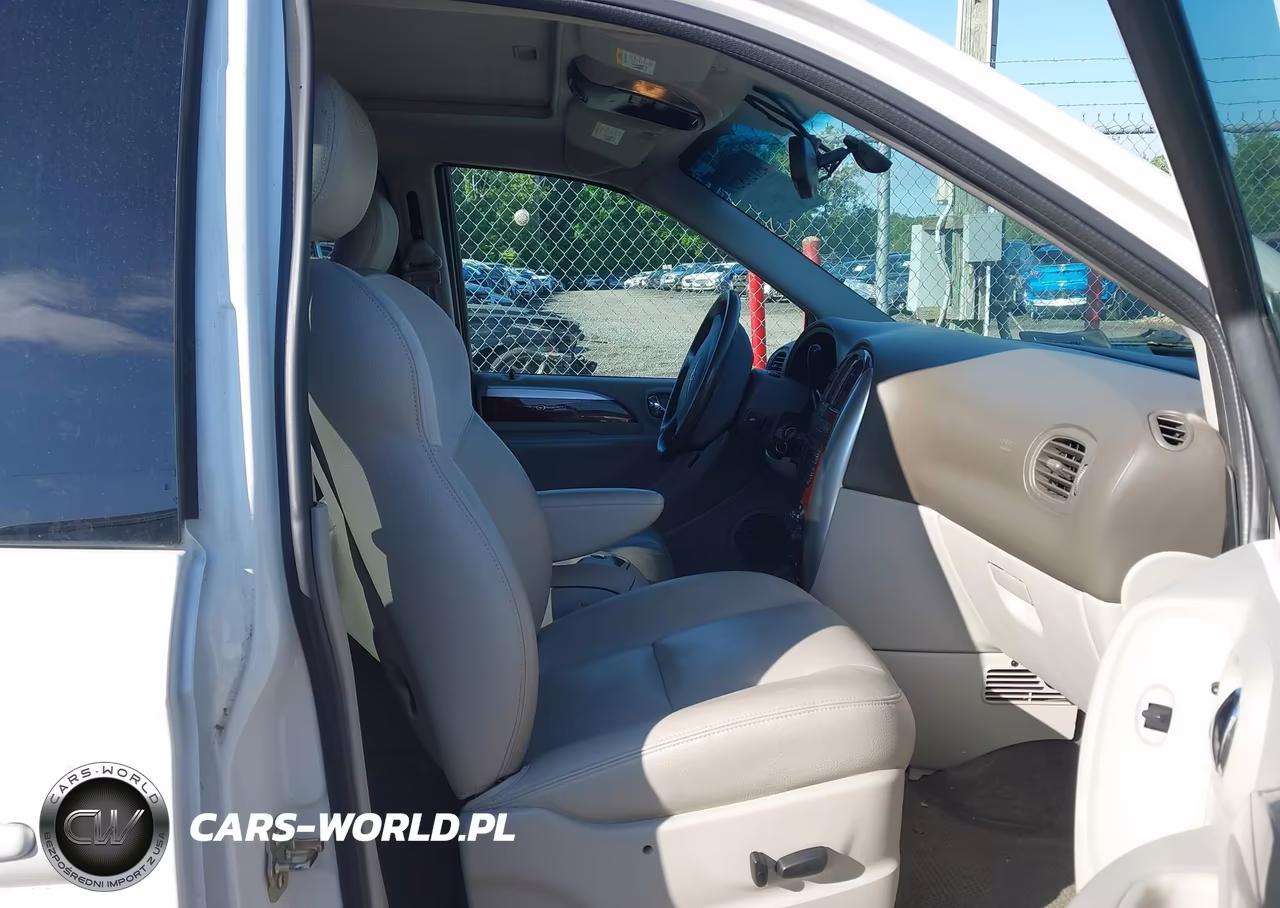 2005 Chrysler Town & Country Limited VIN:2C4GP64L15R222576 - 5