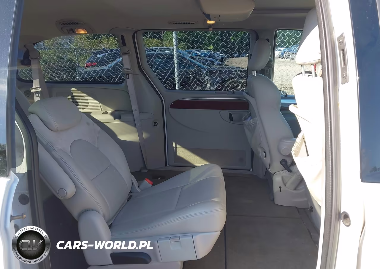 2005 Chrysler Town & Country Limited VIN:2C4GP64L15R222576 - 8