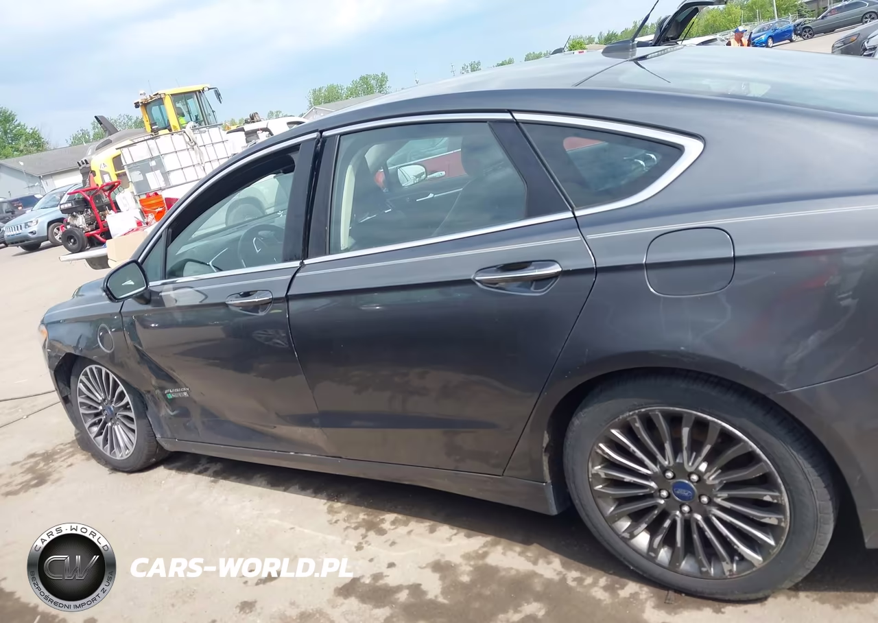 2017 Ford Fusion Energi Titanium VIN:3FA6P0SU4HR152063 - 14