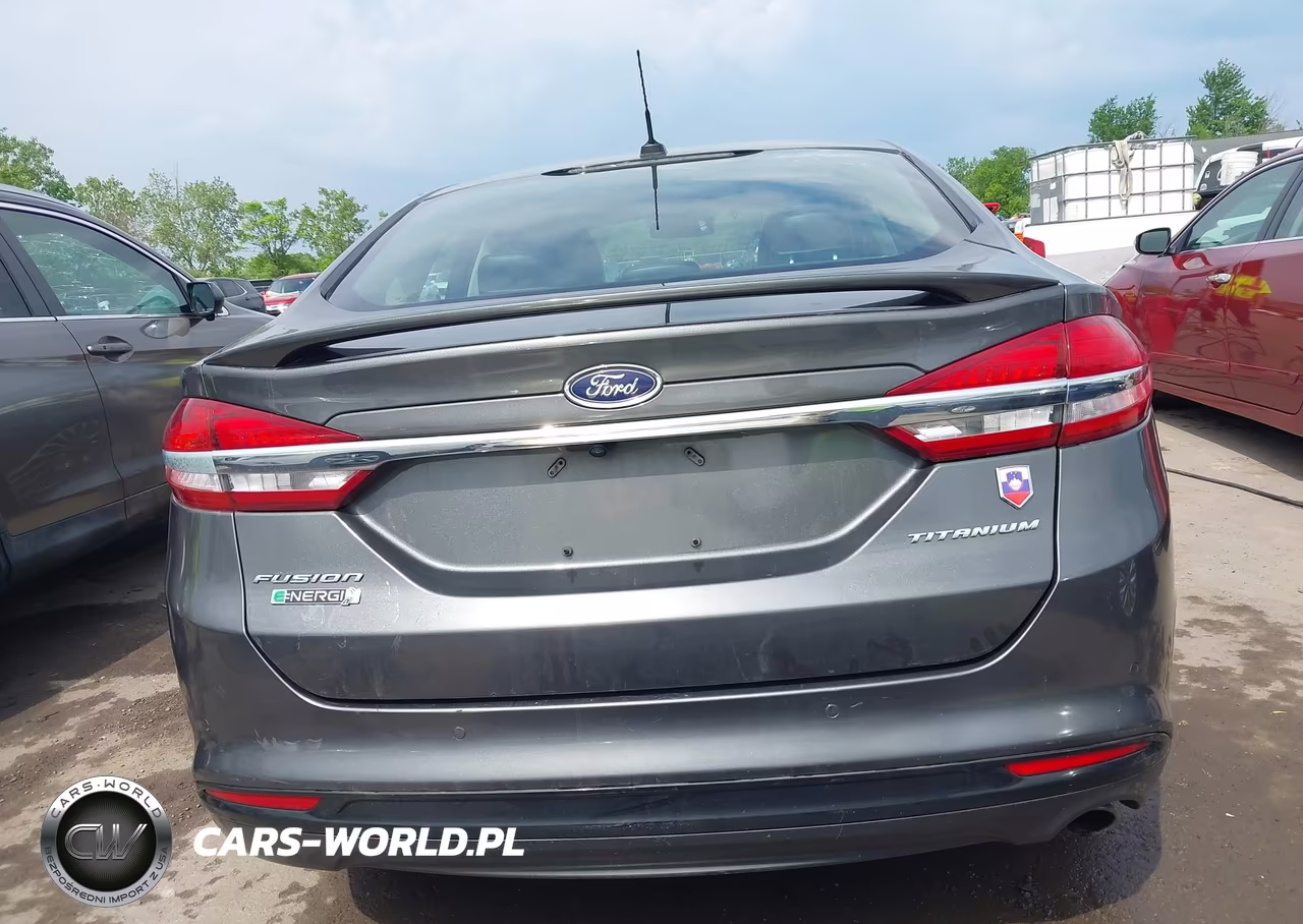 2017 Ford Fusion Energi Titanium VIN:3FA6P0SU4HR152063 - 16