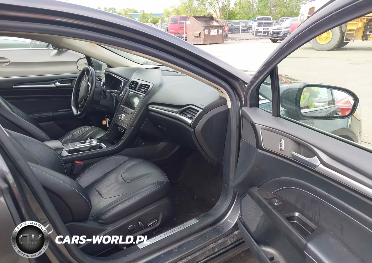 2017 Ford Fusion Energi Titanium VIN:3FA6P0SU4HR152063 - 5