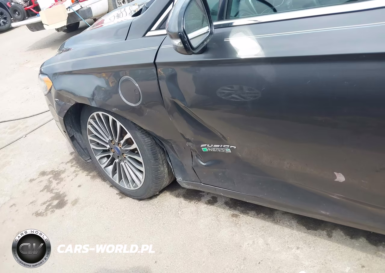 2017 Ford Fusion Energi Titanium VIN:3FA6P0SU4HR152063 - 6
