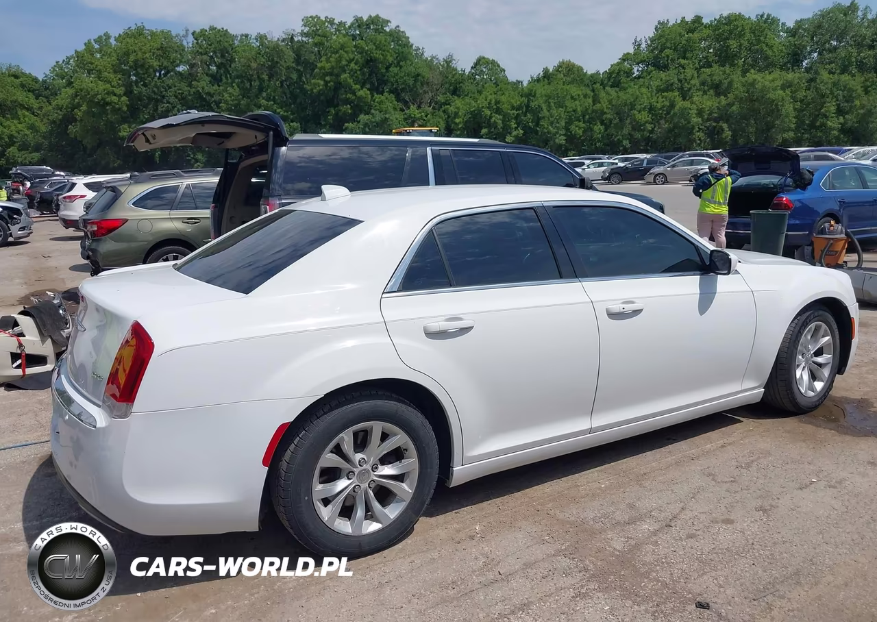 2015 Chrysler 300 Limited VIN:2C3CCAAG4FH887259 - 13