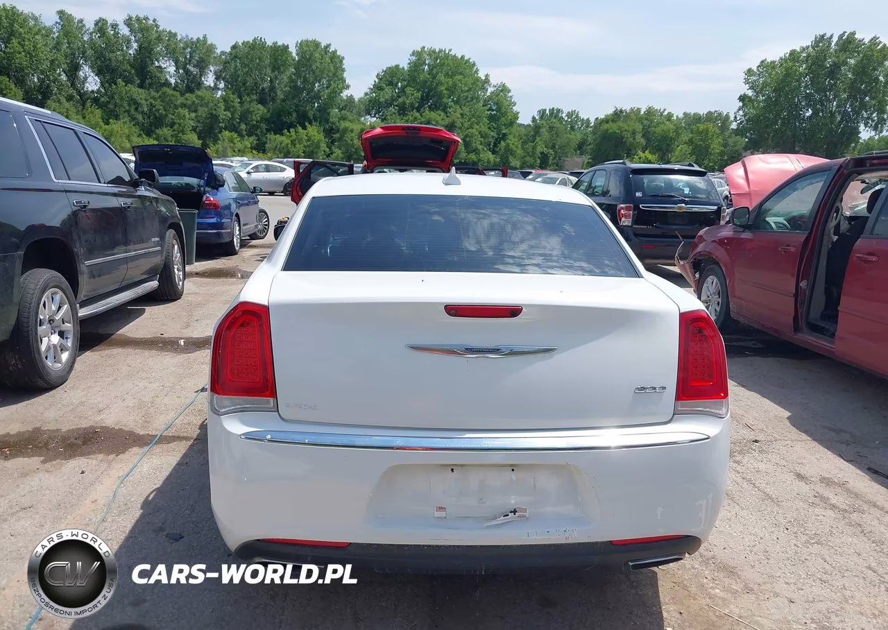 2015 Chrysler 300 Limited VIN:2C3CCAAG4FH887259 - 16