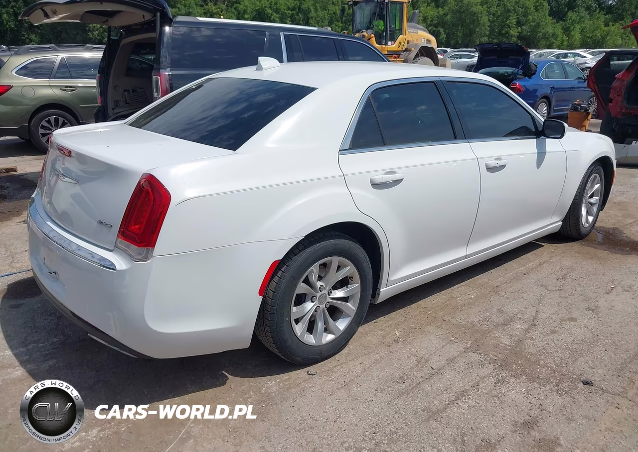 2015 Chrysler 300 Limited VIN:2C3CCAAG4FH887259 - 4
