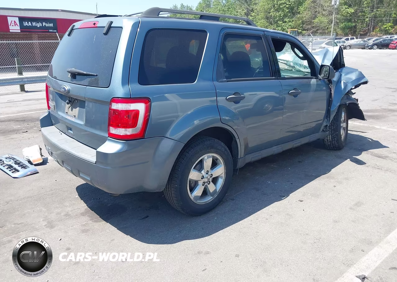 2010 Ford Escape Xlt VIN:1FMCU0D70AKC31216 - 4