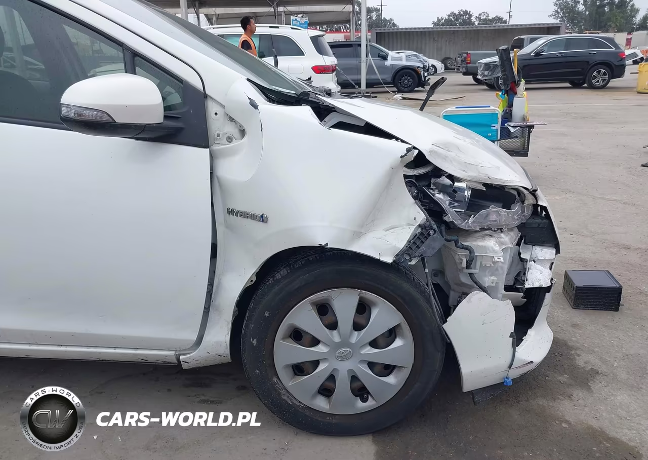 2012 Toyota Prius C Two VIN:JTDKDTB37C1022355 - 12