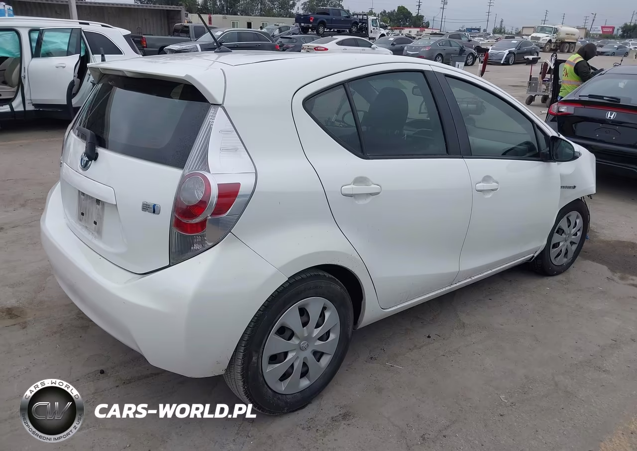 2012 Toyota Prius C Two VIN:JTDKDTB37C1022355 - 4