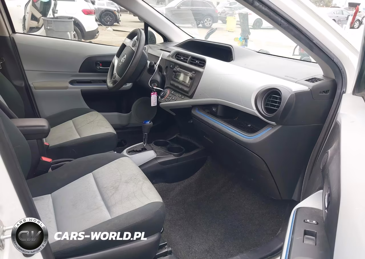 2012 Toyota Prius C Two VIN:JTDKDTB37C1022355 - 5