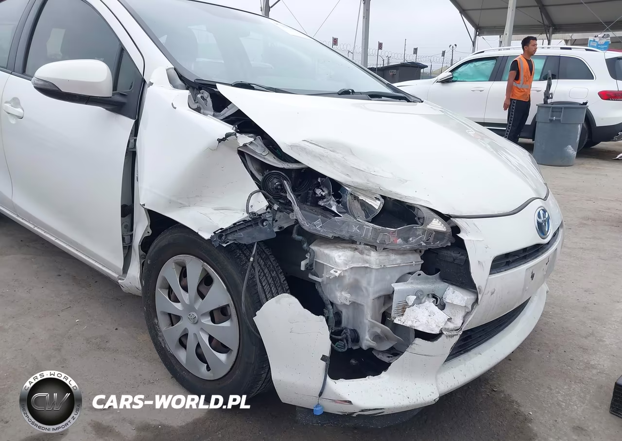 2012 Toyota Prius C Two VIN:JTDKDTB37C1022355 - 6