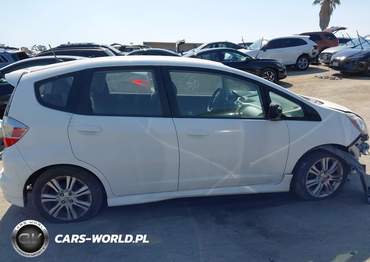2009 Honda Fit Sport VIN:JHMGE884X9S045257 - 14