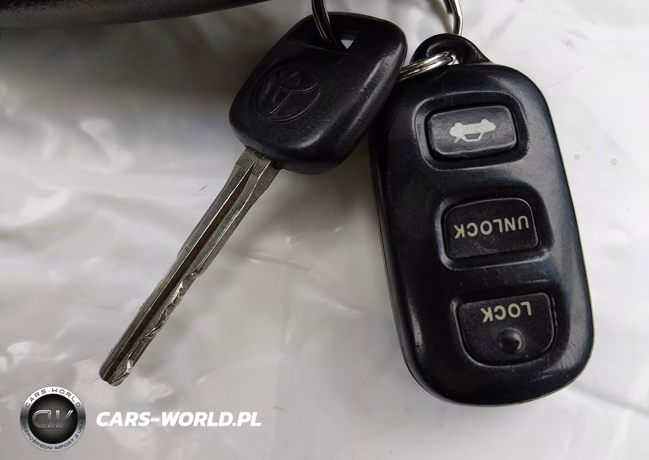 2003 Toyota Camry Le VIN:JTDBE32K330216410 - 11