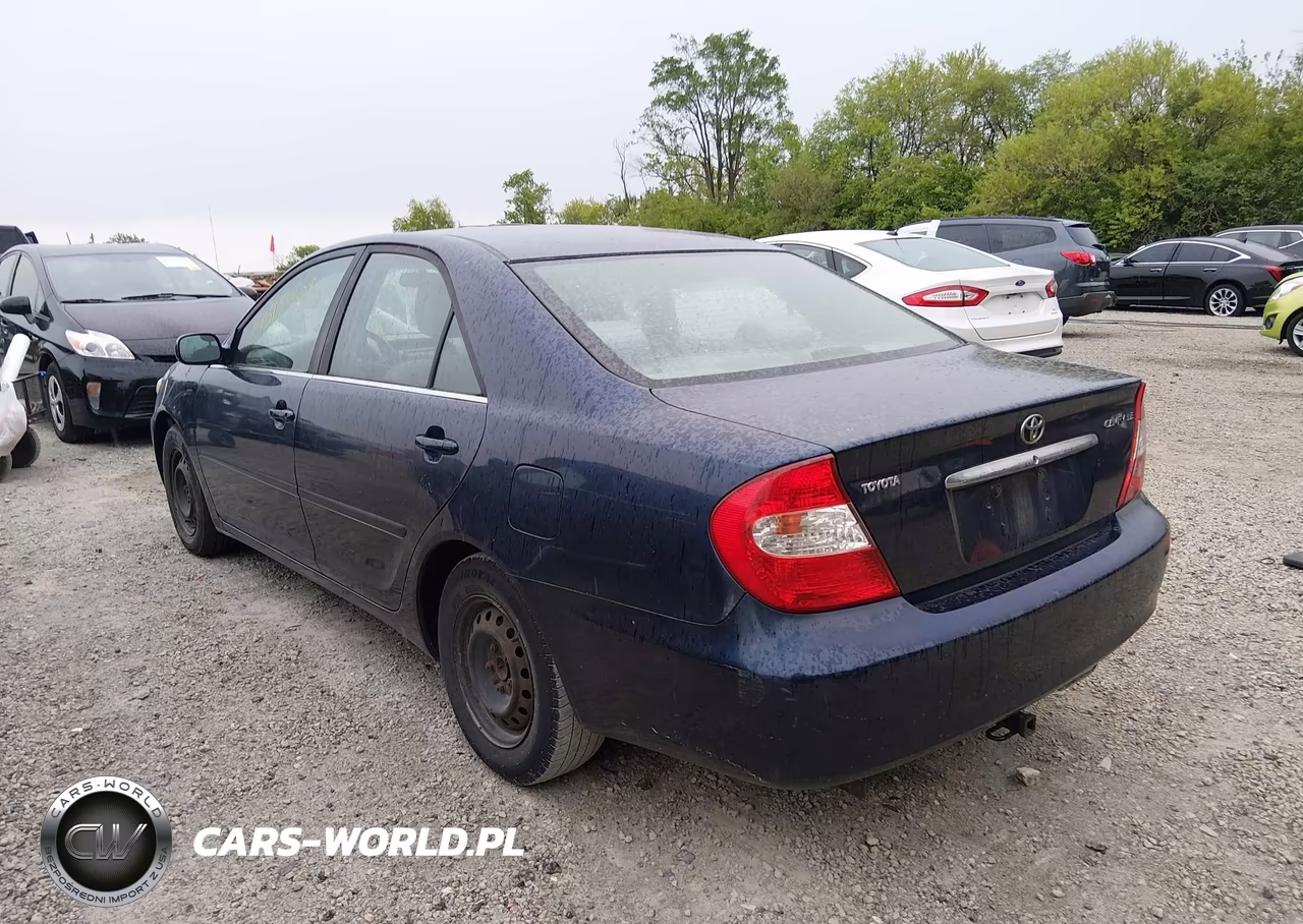 2003 Toyota Camry Le VIN:JTDBE32K330216410 - 3