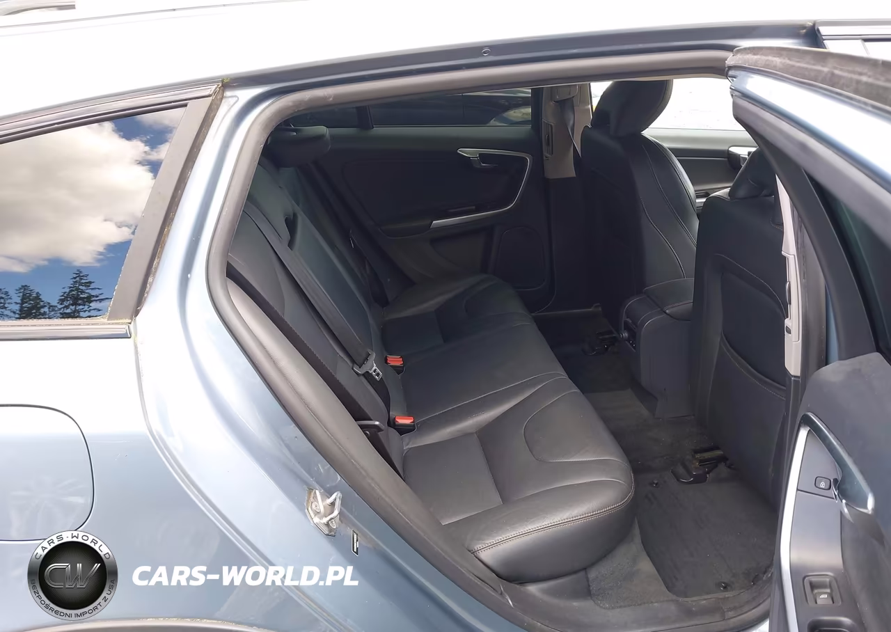 2017 Volvo V60 Cross Country T5 VIN:YV440MWK3H1036947 - 18