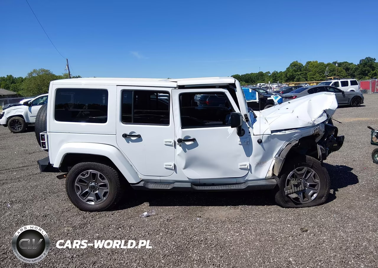 2013 Jeep Wrangler Unlimited Sahara VIN:1C4BJWEG1DL677514 - 13