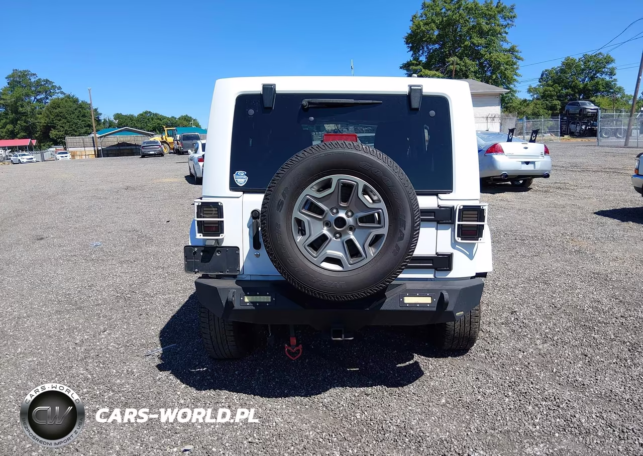 2013 Jeep Wrangler Unlimited Sahara VIN:1C4BJWEG1DL677514 - 16