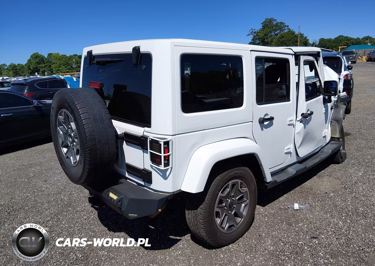 2013 Jeep Wrangler Unlimited Sahara VIN:1C4BJWEG1DL677514 - 4