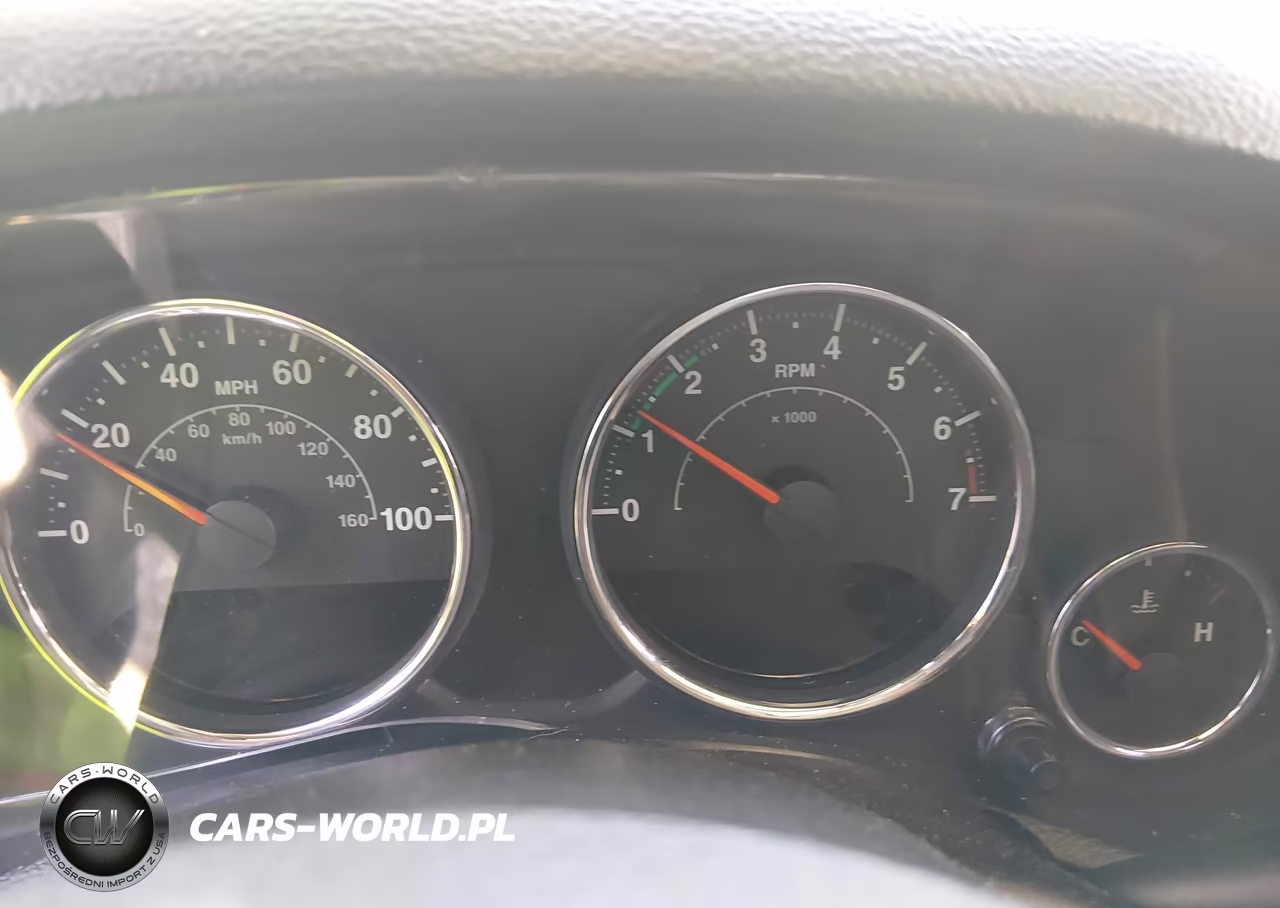 2013 Jeep Wrangler Unlimited Sahara VIN:1C4BJWEG1DL677514 - 7