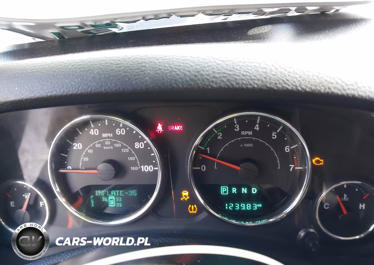 2017 Jeep Wrangler Unlimited Sport 4X4 VIN:1C4BJWDG8HL570337 - 7